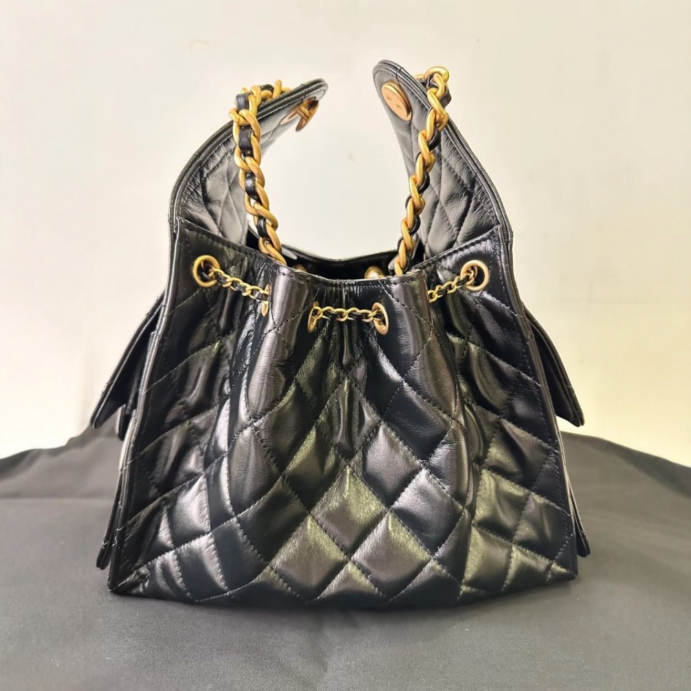 Ladies shoulder bag made of pebbled cowhid