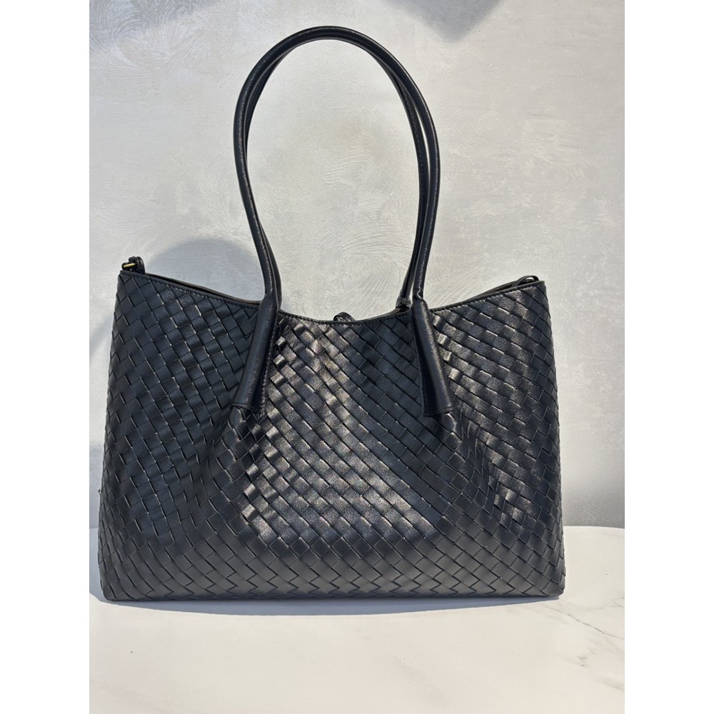 Ladies' Woven - Pattern Shoulder Bag, Large Capacity, High Quality”。