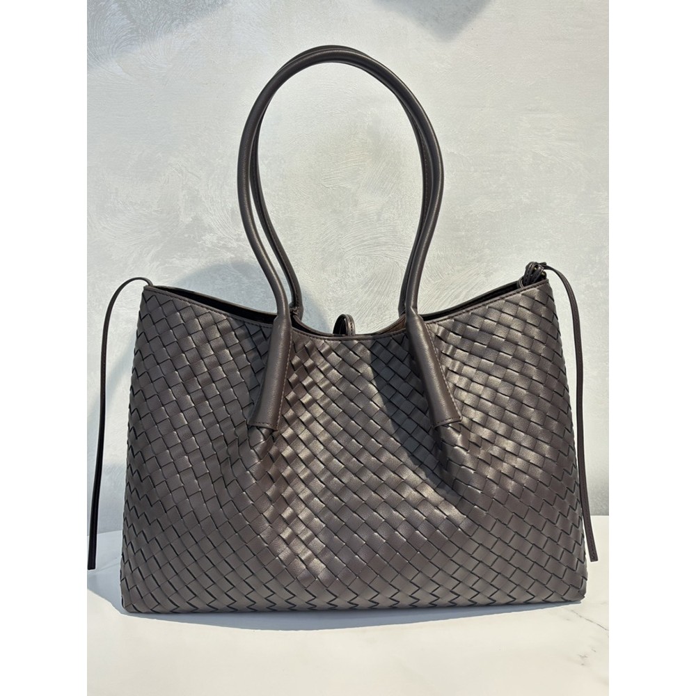 Ladies' Woven - Pattern Shoulder Bag, Large Capacity, High Quality”。
